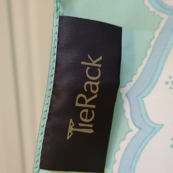 SALE! 🥳 Large Tie Rack satin scarf - Picture 4 of 4